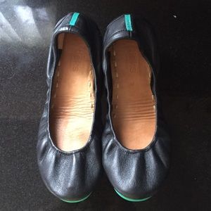 Black tieks flats